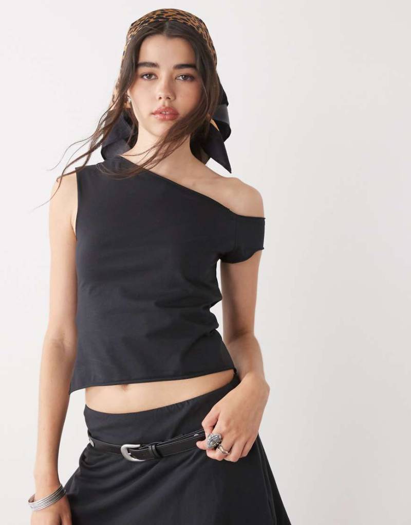 COLLUSION - Schulterfreies, kurzärmliges Oberteil in Schwarz von Collusion