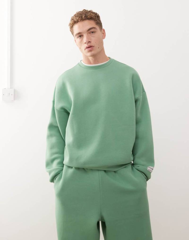 COLLUSION - Schweres Sweatshirt in Grün mit kastigem Schnitt von Collusion