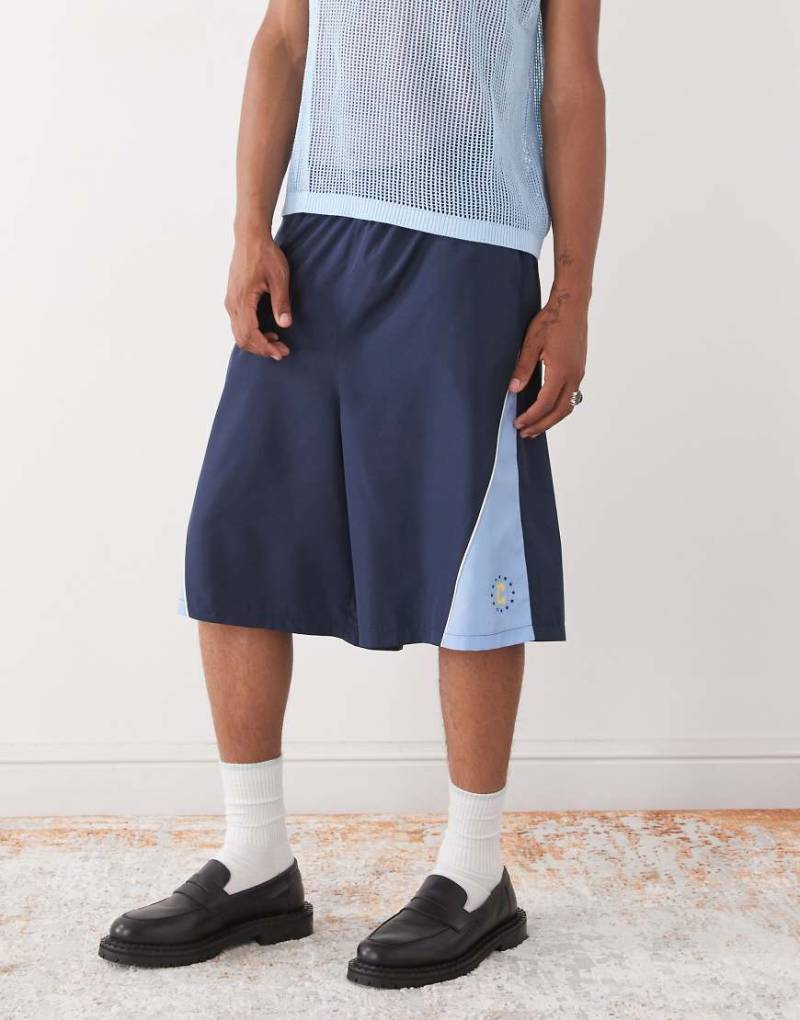 COLLUSION - Shorts im Football-Stil mit Einsätzen in Blau von Collusion