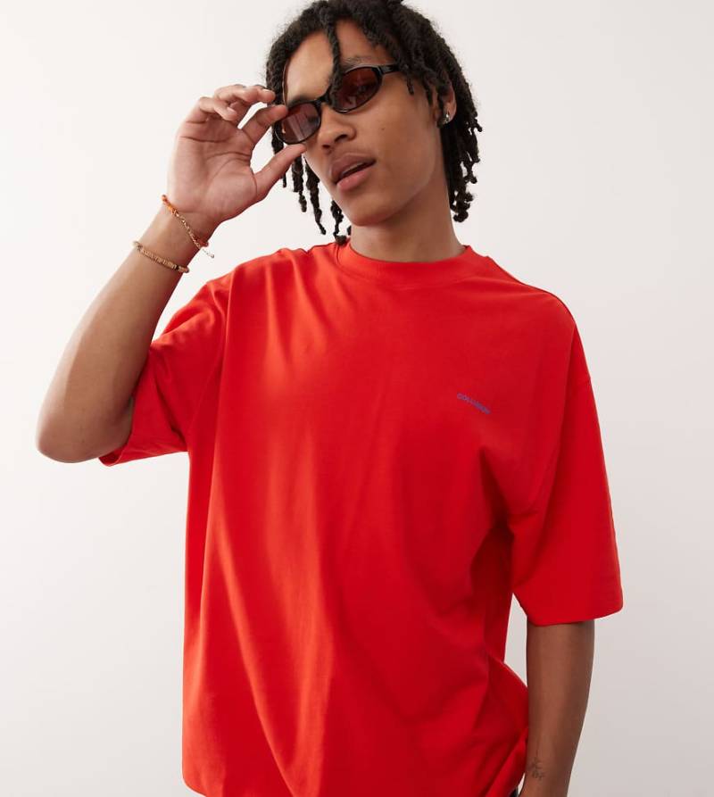 COLLUSION - Skater Fit T-Shirt in Rot mit blauem Print von Collusion