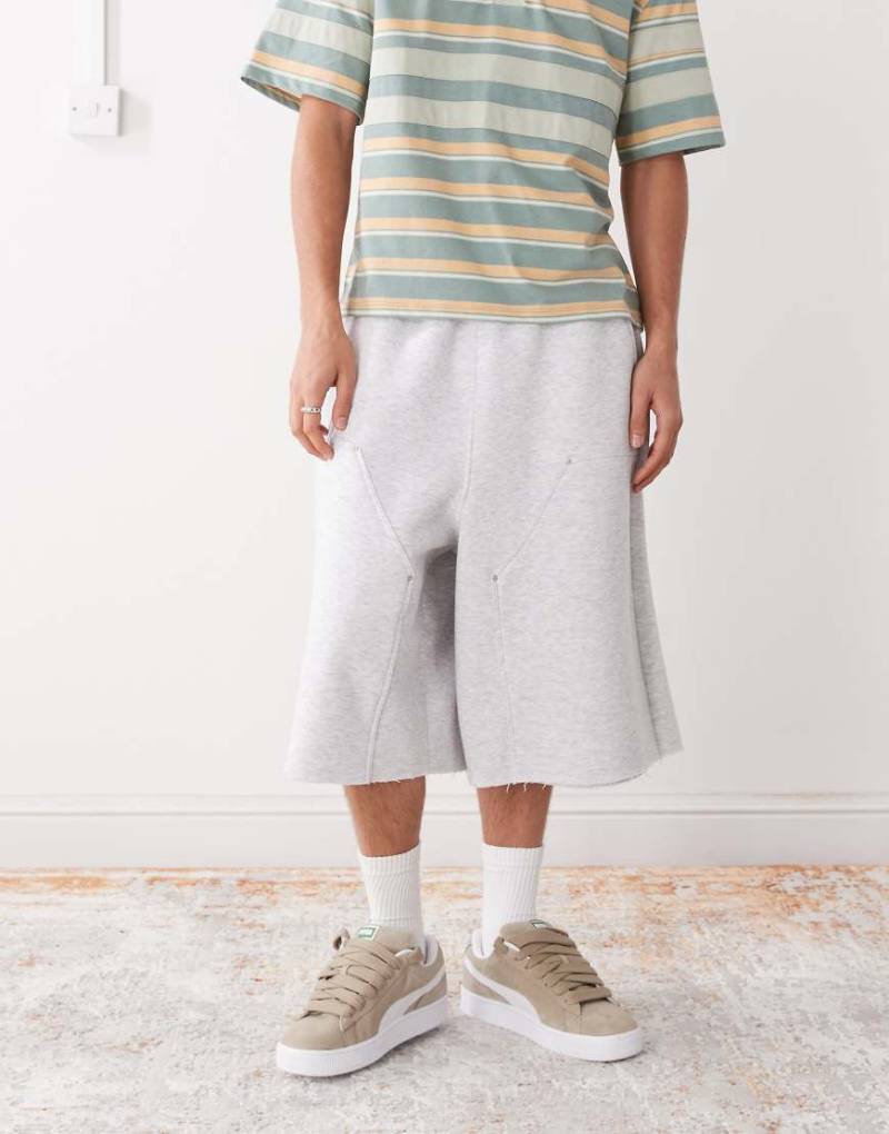 COLLUSION - Skater-Shorts aus Jersey in grau meliert mit Kniedetail von Collusion