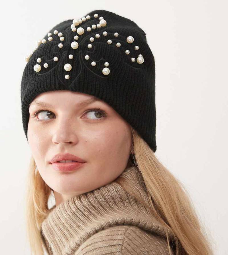 COLLUSION - Strickmütze in Schwarz mit Perlenverzierung von Collusion