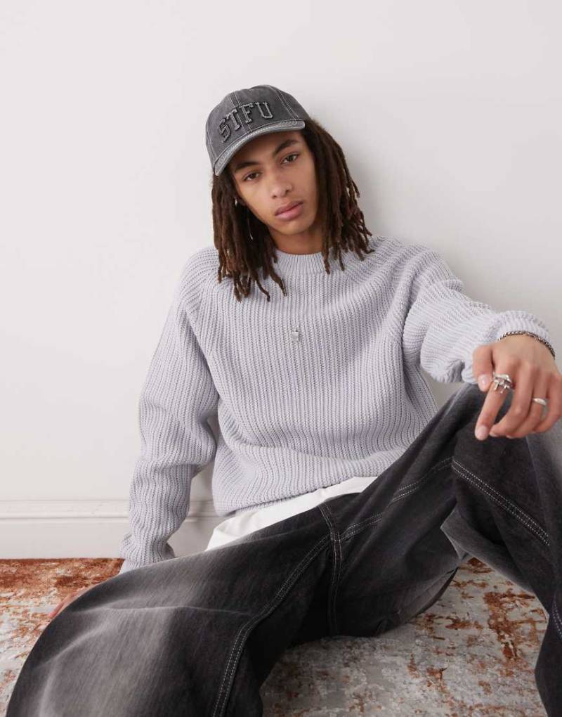 COLLUSION - Strickpullover mit Rundhalsausschnitt in Hellgrau von Collusion
