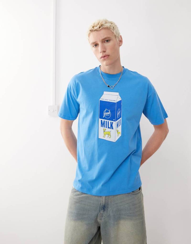 COLLUSION - T-Shirt in Blau mit Skater-Passform und Milch-Grafikprint von Collusion
