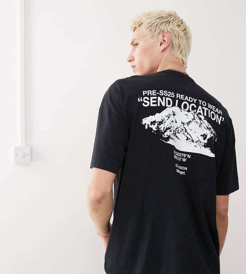 COLLUSION - T-Shirt in verwaschenem Schwarz mit „Location"-Print von Collusion