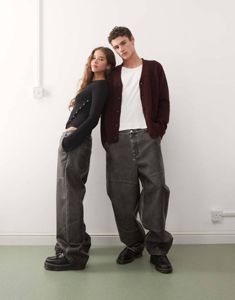 COLLUSION Unisex - Antifit-Hose aus Kunstleder in Schwarz COLLUSION Unisex - Antifit-Hose aus Kunstleder in Schwarz von Collusion