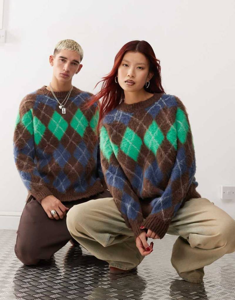 COLLUSION - Unisex - Flauschiger Unisex-Pullover in Braun mit Rauten-Strickmuster und Oversize-Passform von Collusion