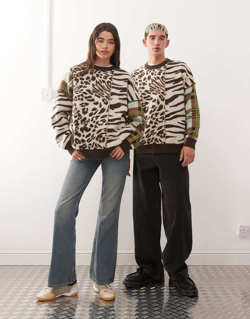 COLLUSION Unisex - Kastiger Strickpullover mit geteiltem Tierfellmuster-Bunt von Collusion