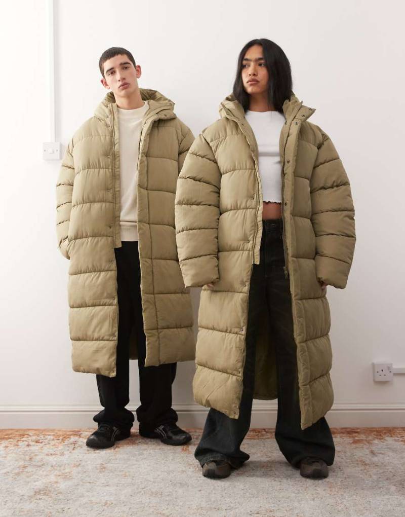 COLLUSION Unisex - Langer Steppmantel in Hellgrün-Schwarz COLLUSION Unisex - Langer Steppmantel in Hellgrün-Schwarz von Collusion