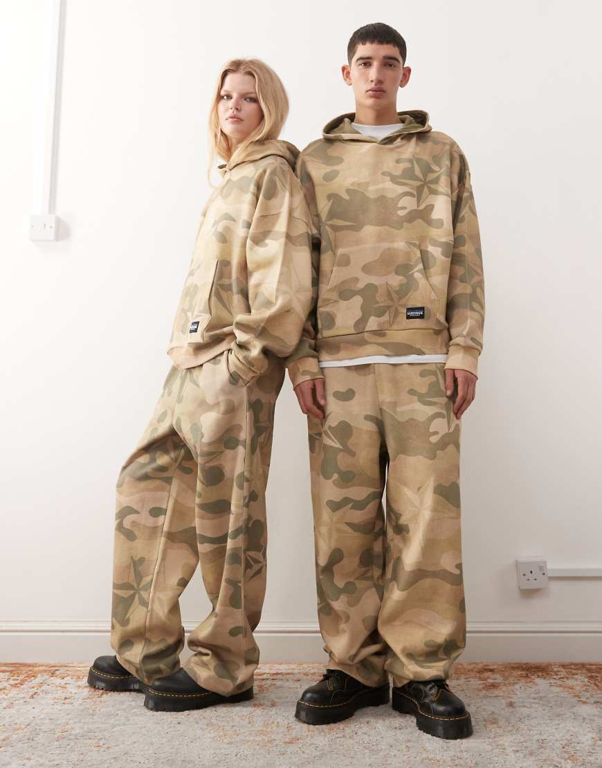 COLLUSION Unisex - Locker geschnittene Jogginghose mit Military-Muster-Bunt von Collusion