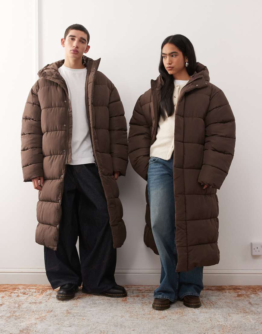 COLLUSION Unisex - Maxi-Puffermantel in Schokoladenbraun-Schwarz COLLUSION Unisex - Maxi-Puffermantel in Schokoladenbraun-Schwarz von Collusion