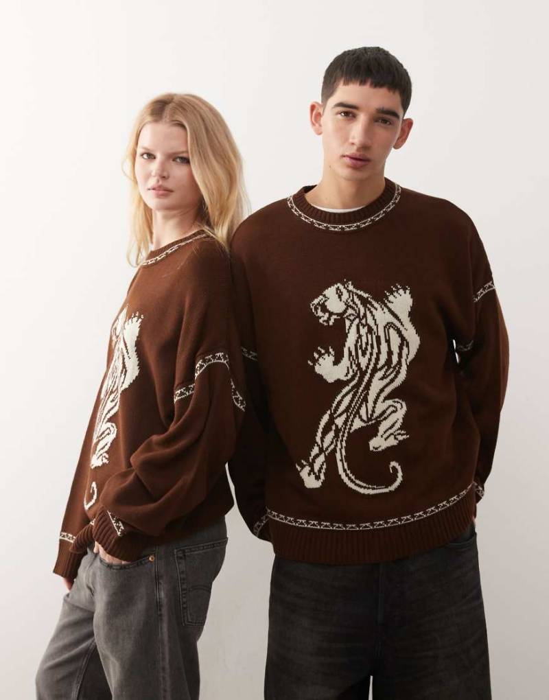 COLLUSION Unisex - Pullover in Schokobraun mit Panther-Grafik-Brown von Collusion
