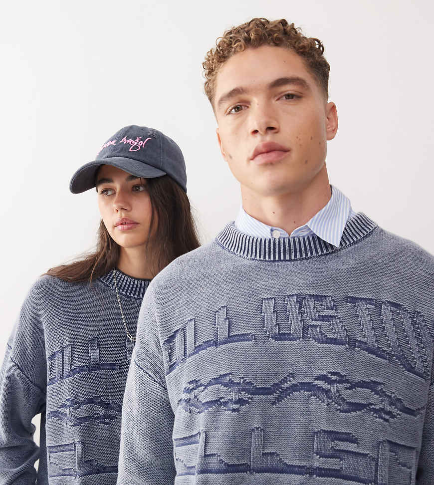 COLLUSION Unisex - Pullover in verwaschenem Blau mit Markenlogo von Collusion