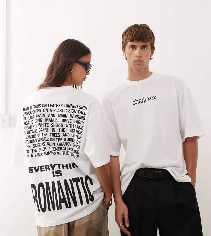 COLLUSION Unisex - Locker geschnittenes Skater-T-Shirt in Weiß mit offiziellem „Charli XCX"- und „BRAT"-Print von Collusion