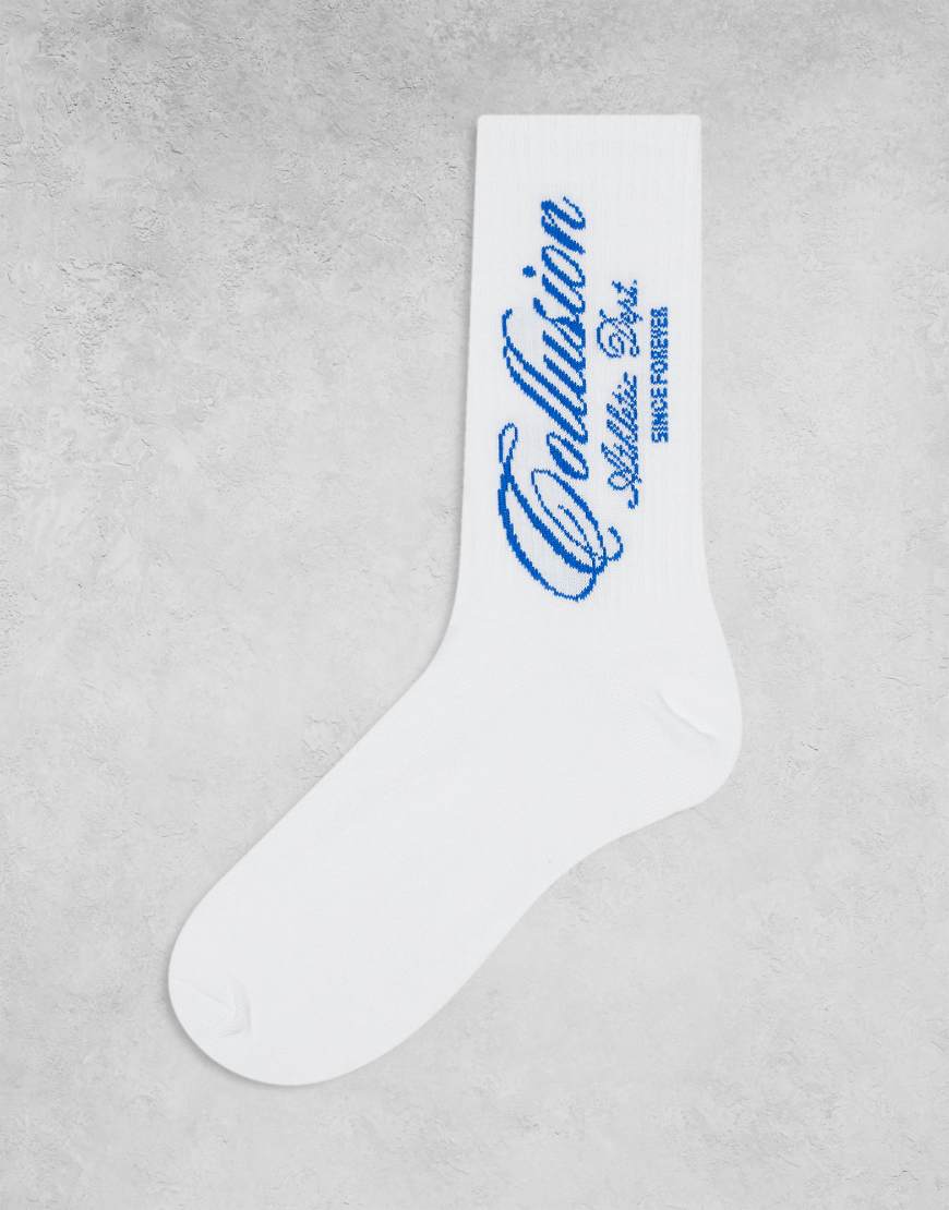 COLLUSION Unisex - Socken in Weiß mit blauem Textprint COLLUSION Unisex - Socken in Weiß mit blauem Textprint von Collusion