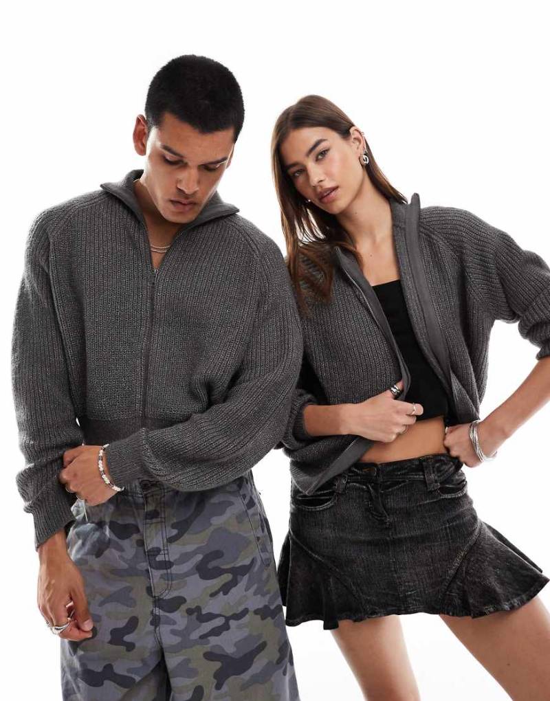 COLLUSION Unisex - Strickjacke in Schwarz mit durchgehendem Reißverschluss-Grau von Collusion