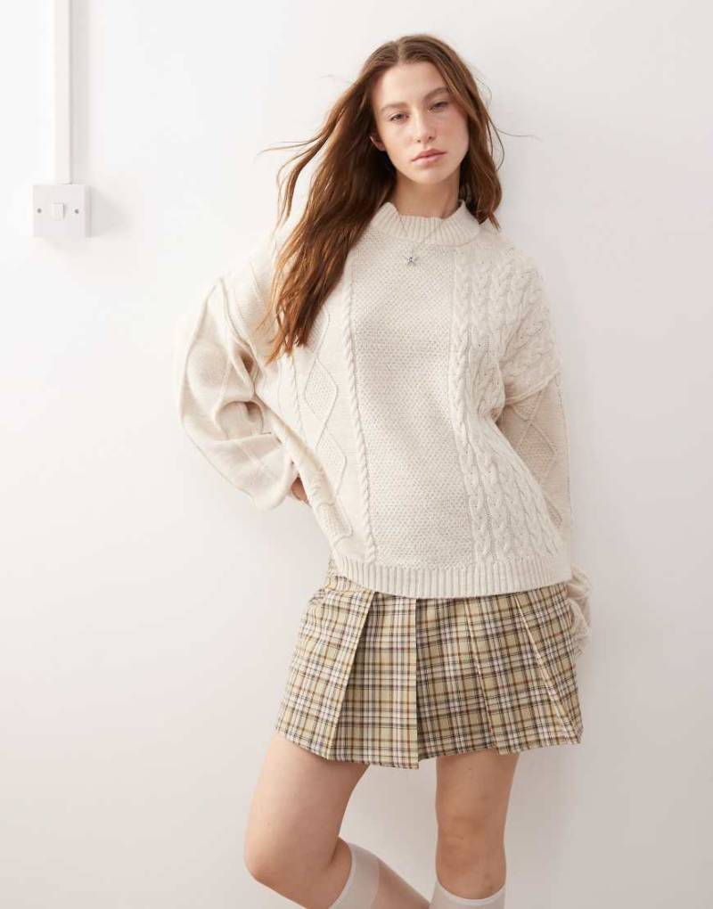 COLLUSION Unisex - Strickpullover mit geteiltem Design-Weiß von Collusion