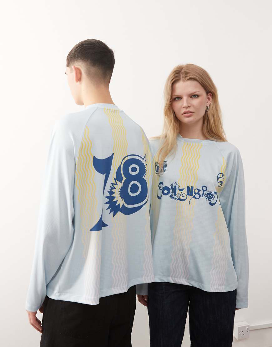 COLLUSION Unisex - T-Shirt in Blaugrün mit Grafikmotiven im Fußball-Look von Collusion