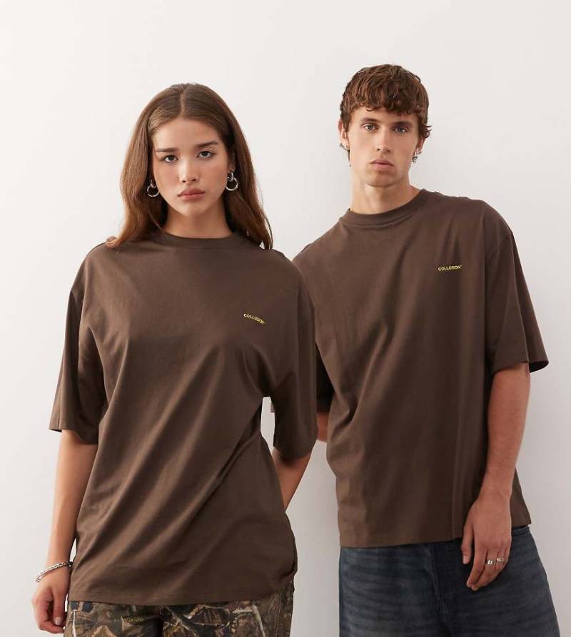 COLLUSION Unisex - T-Shirt in Braun mit Skater-Passform und gelbem Print von Collusion