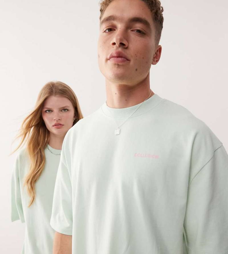 COLLUSION Unisex - T-Shirt in Grün mit Rückenprint in Rosa von Collusion