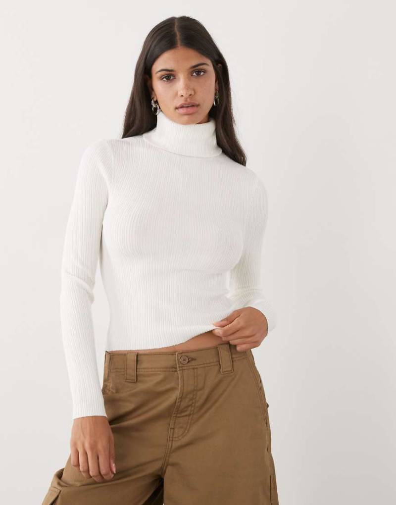 COLLUSION - Weicher Rollkragenpullover aus Rippstrick in Ecru-Neutral von Collusion