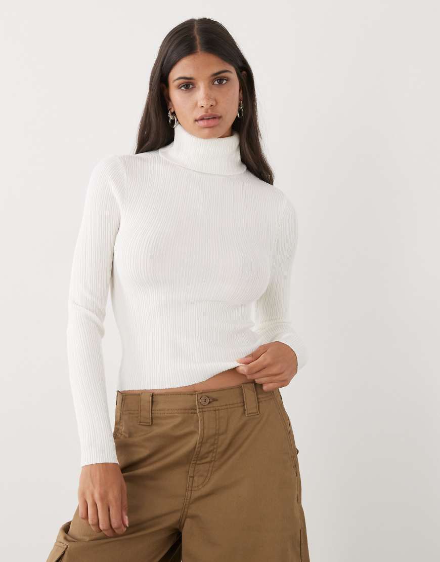 COLLUSION - Weicher Rollkragenpullover aus Rippstrick in Ecru-Neutral von Collusion