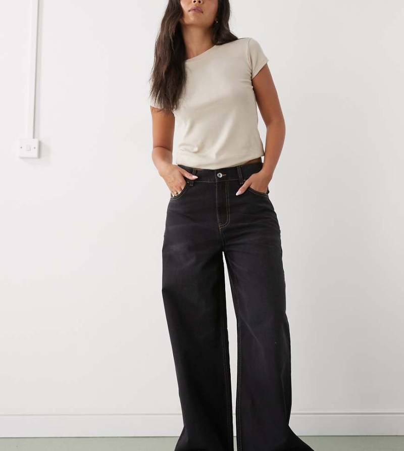 COLLUSION - X003 - Weit geschnittene Jeans in rauchigem Schwarz mit mittelhohem Bund von Collusion