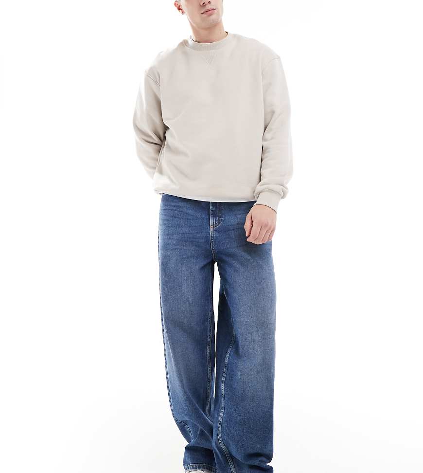 COLLUSION - X001 - Antifit-Jeans in Mittelblau mit mittelhohem Bund von Collusion