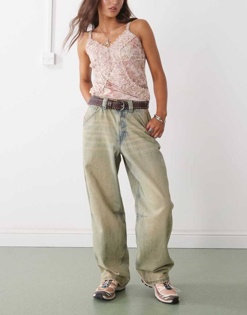 COLLUSION - X001 - Sehr weite Jeans in heller Dirty-Waschung-Blau von Collusion