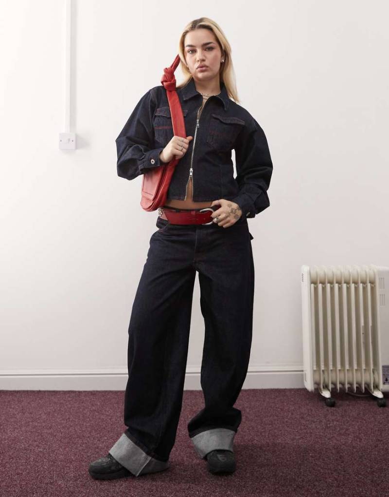 COLLUSION - X002 - Weite Jeans in Rinse-Waschung mit umgeschlagenem Saum-Blau von Collusion