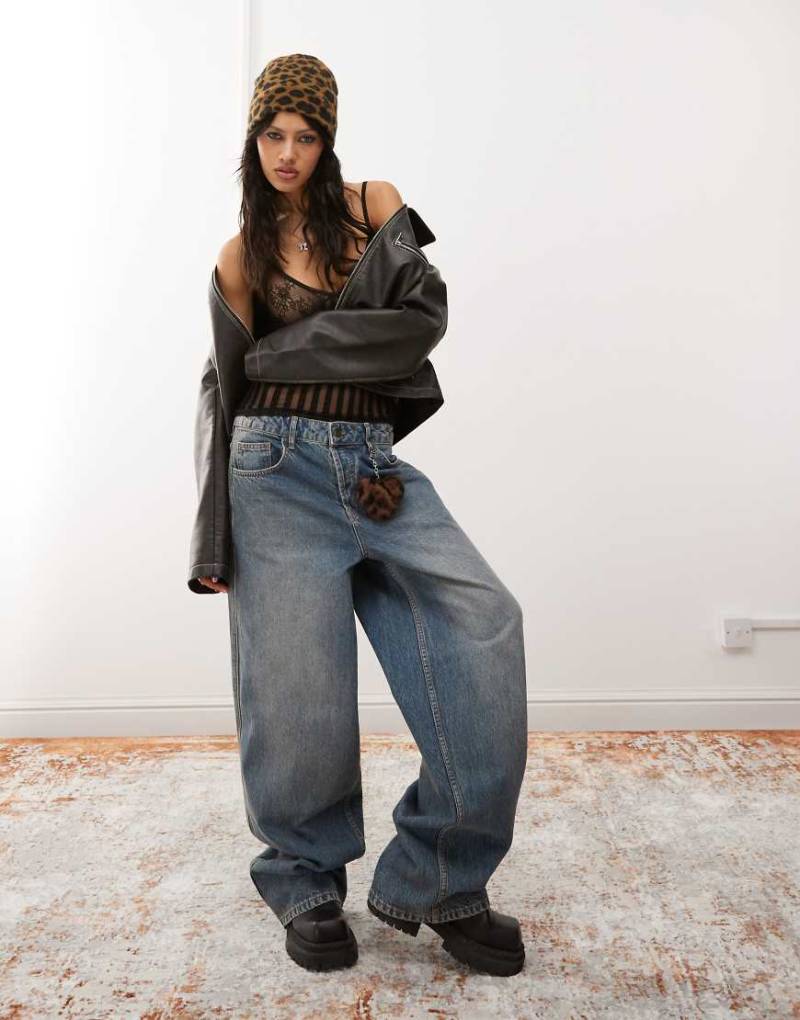 COLLUSION - X002 - Weite Jeans in mittlerer Waschung-Blau von Collusion