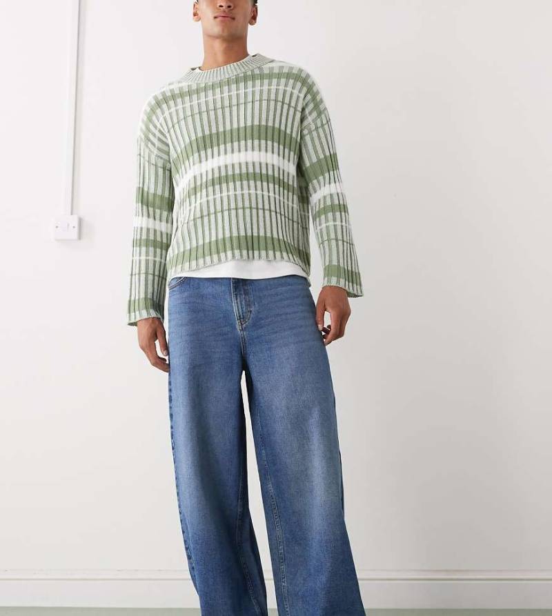 COLLUSION - X003 - Jeans in Mittelblau mit weitem Bein und mittelhohem Bund von Collusion