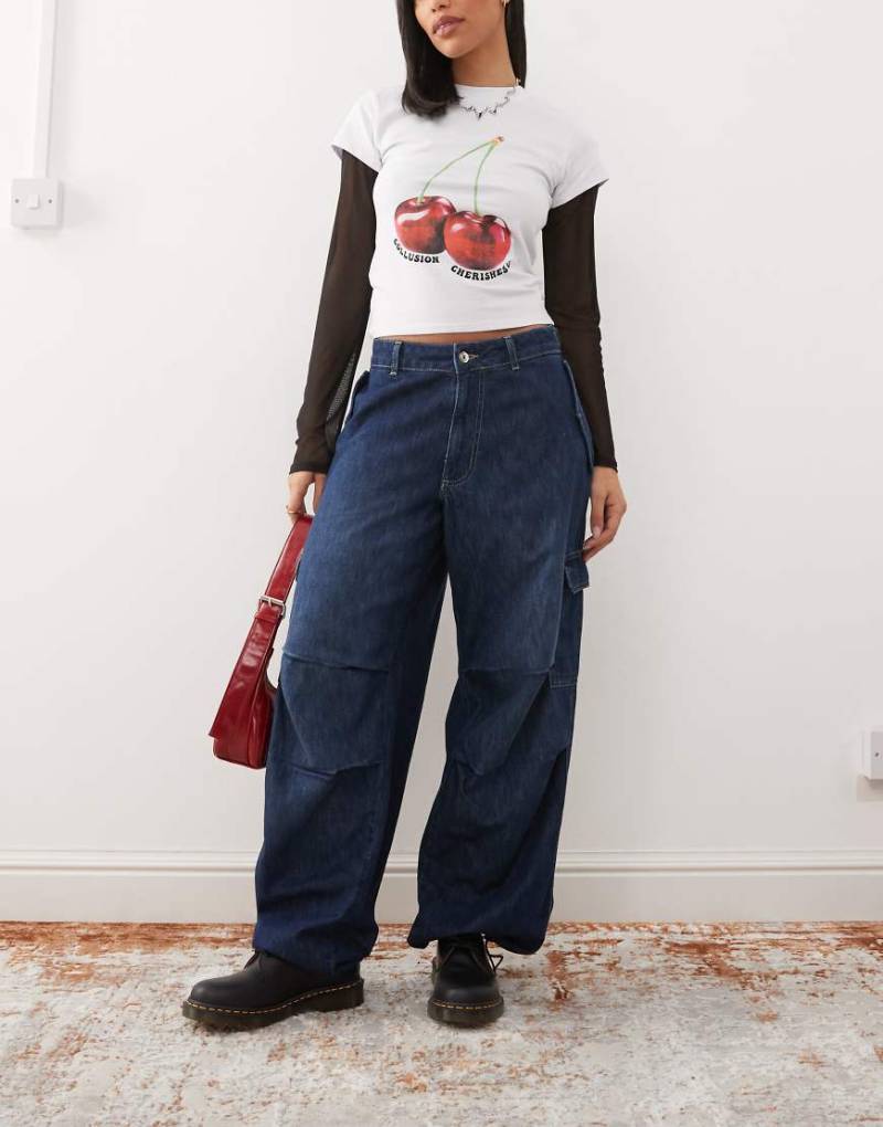 COLLUSION - X004 - Cargo-Jeans in verwaschenem Blau mit Ballonschnitt von Collusion