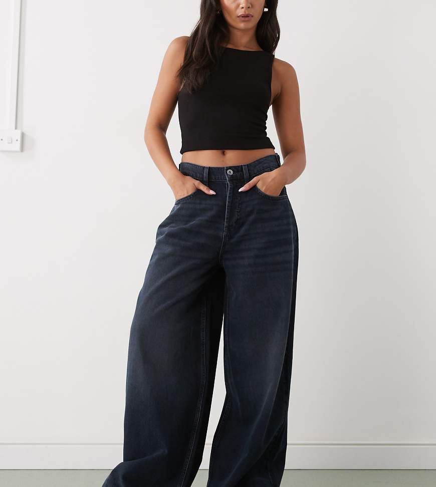 COLLUSION - X007 - Superweite Jeans in dunkelblauer Grunge-Waschung mit niedrigem Bund-Marineblau von Collusion