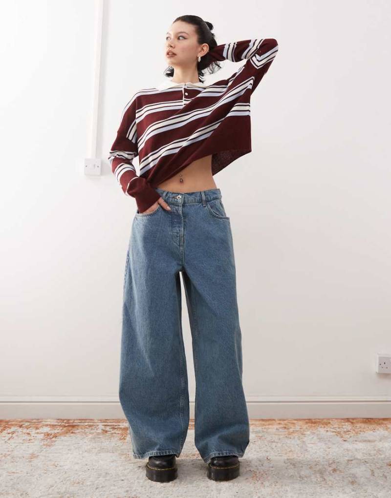 COLLUSION - X007 - Weite Jeans in mittelblauer Waschung von Collusion