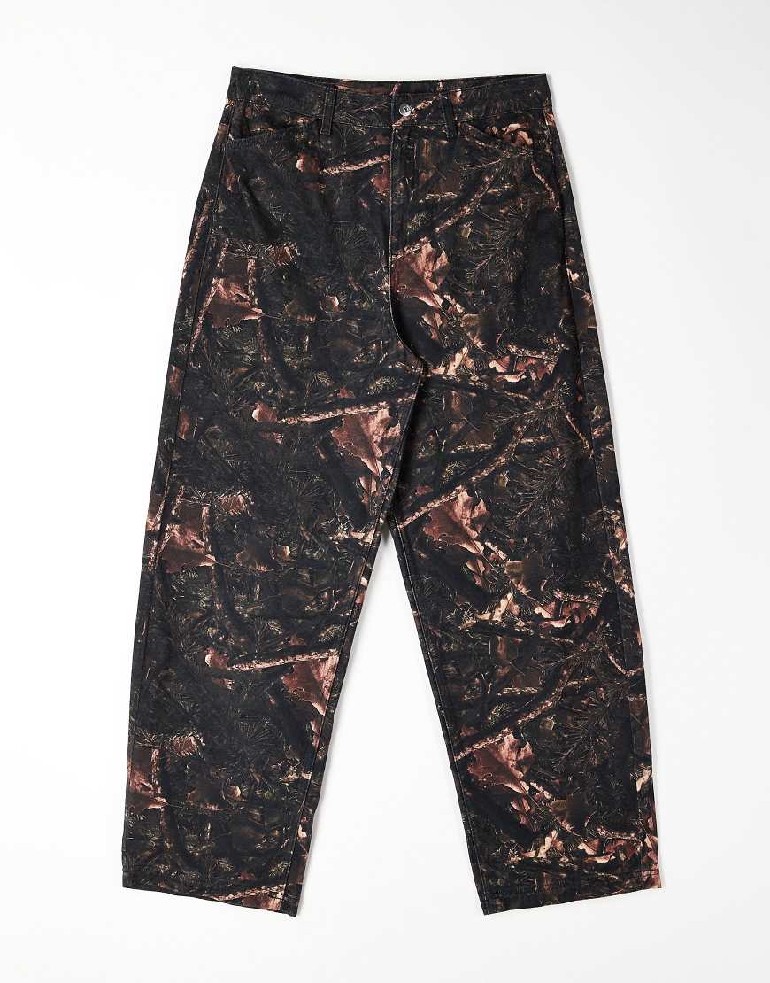 COLLUSION x 002 - Weite Jeans mit Military-Baum-Muster-Grün von Collusion