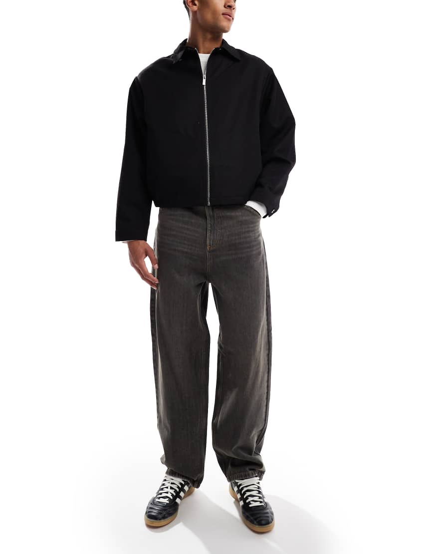 COLLUSION - x001 - Antifit-Jeans in anthrazitfarbener Dirty-Waschung mit Ziernähten-Grau von Collusion