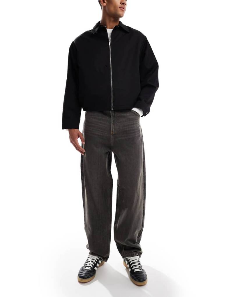 COLLUSION - x001 - Antifit-Jeans in anthrazitfarbener Dirty-Waschung mit Ziernähten-Grau von Collusion