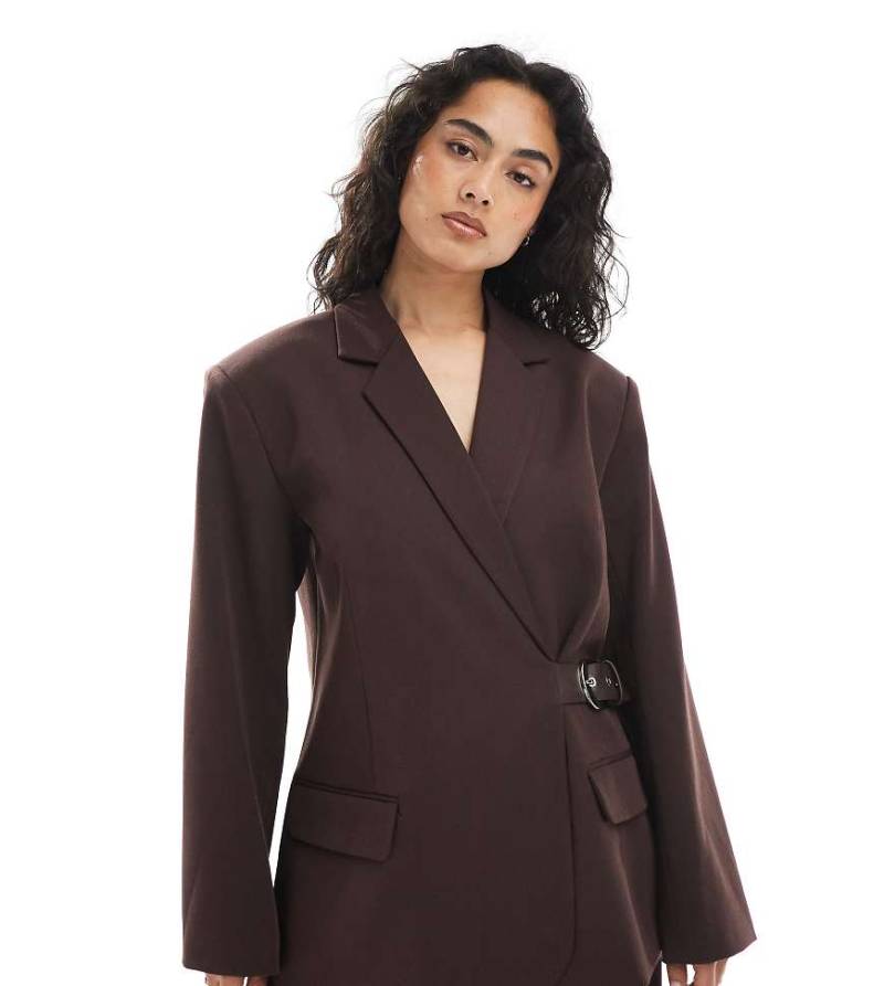 Collusion - Eleganter Oversize-Blazer in Schokobraun mit Gürteldetail, Kombiteil von Collusion