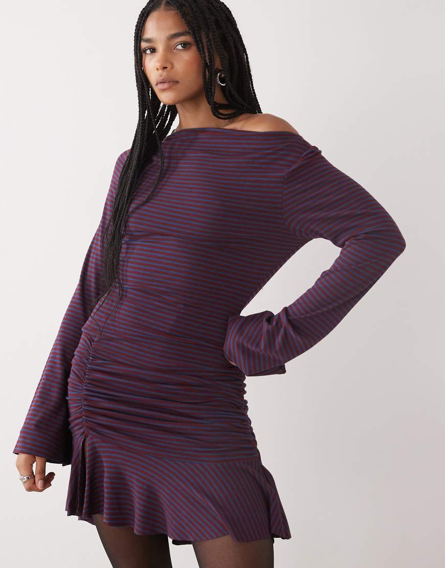 Collusion - Langärmliges Minikleid in Blau und Burgunderrot mit Streifen-Bunt von Collusion