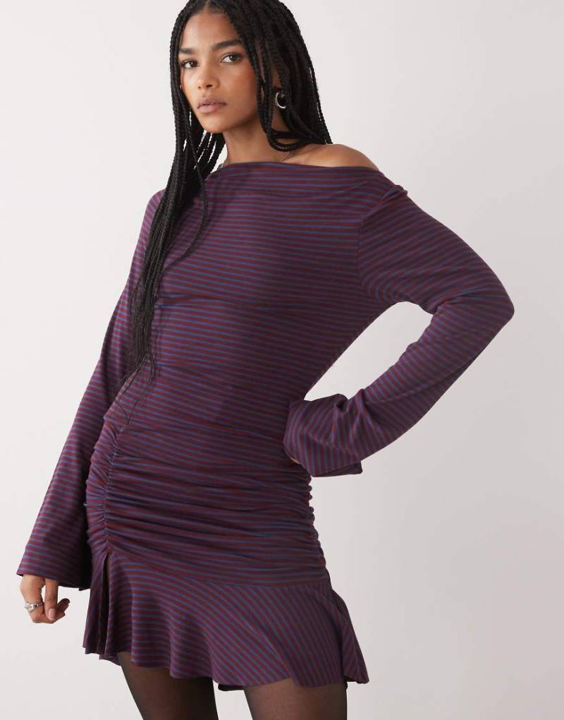 Collusion - Langärmliges Minikleid in Blau und Burgunderrot mit Streifen-Bunt von Collusion