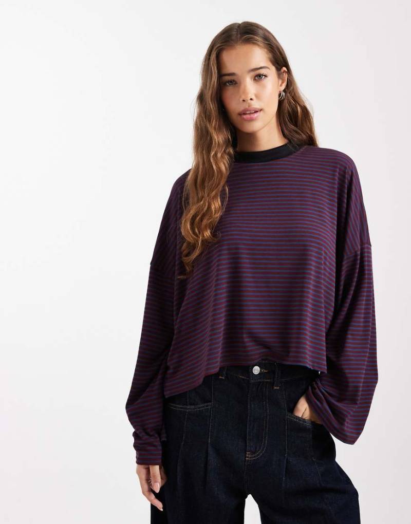 Collusion - Langärmliges Oversize-T-Shirt in Rot und Blau gestreift mit kontrastierendem Kragen-Bunt von Collusion
