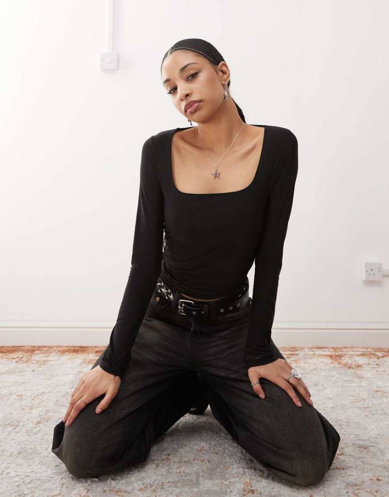 Collusion - Oberteil mit quadratischem Ausschnitt und gerafften Seiten-Schwarz von Collusion