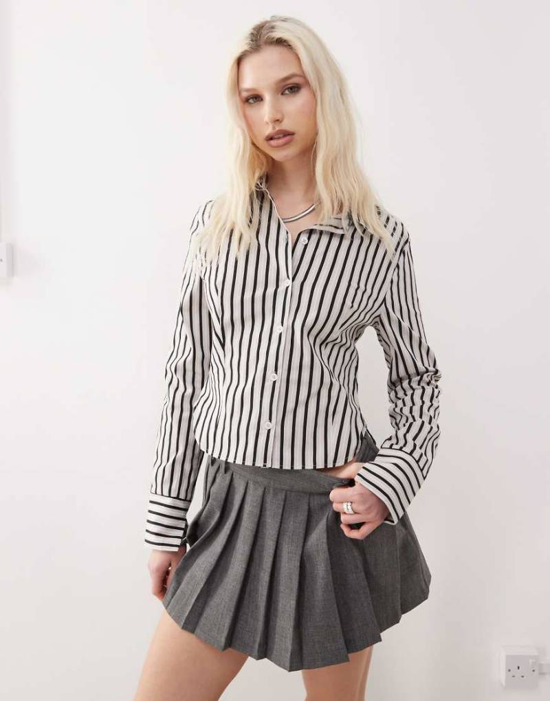 Collusion - Tailliertes Hemd mit Streifen-Grau von Collusion