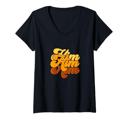 Damen Orange He is Him Orange Grafik T-Shirt mit V-Ausschnitt Damen Orange He is Him Orange Grafik T-Shirt mit V-Ausschnitt von Color Match Orange Graphic Tee
