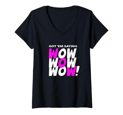 Damen Pink Got'em Saying Wow-x3 rosafarbene Grafik T-Shirt mit V-Ausschnitt von Color Match Pink Graphic Tee