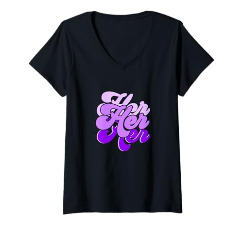 Damen Lila She is Her Lila Grafik T-Shirt mit V-Ausschnitt Damen Lila She is Her Lila Grafik T-Shirt mit V-Ausschnitt von Color Match Purple Graphic Tee