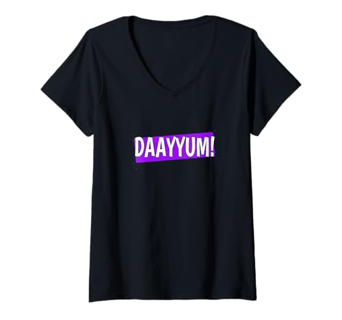 Damen Purple Dayyum! Lila Grafik T-Shirt mit V-Ausschnitt Damen Purple Dayyum! Lila Grafik T-Shirt mit V-Ausschnitt von Color Match Purple Graphic Tee