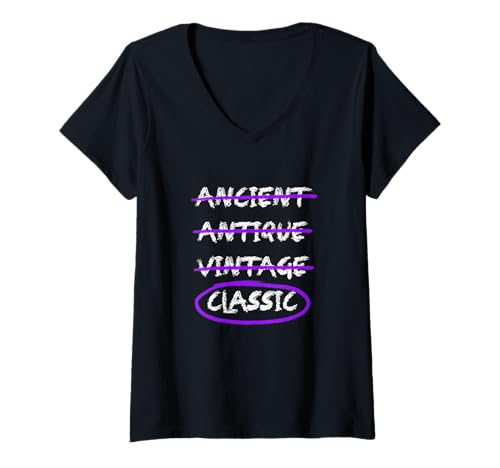 Damen Purple I Prefer Classic Purple Graphic T-Shirt mit V-Ausschnitt Damen Purple I Prefer Classic Purple Graphic T-Shirt mit V-Ausschnitt von Color Match Purple Graphic Tee