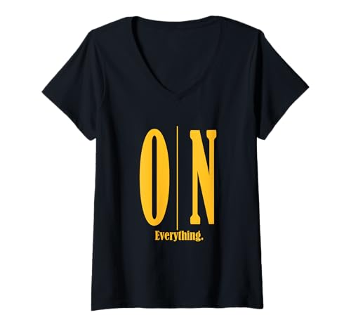 Damen University Varsity-Gold ON Everything University Gelb T-Shirt mit V-Ausschnitt Damen University Varsity-Gold ON Everything University Gelb T-Shirt mit V-Ausschnitt von Color Match University Varsity-Gold Graphic Tee